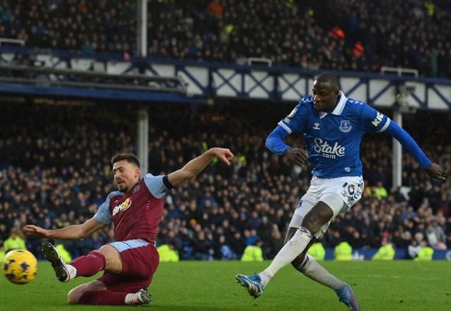 kaiyun-英超之战，悬念重重谁将跻身巅峰？的简单介绍